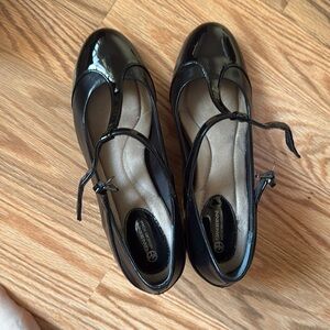 Giani Bernini memory foam Mary Jane heels